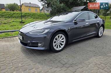 Ліфтбек Tesla Model S 2018 в Сиховому