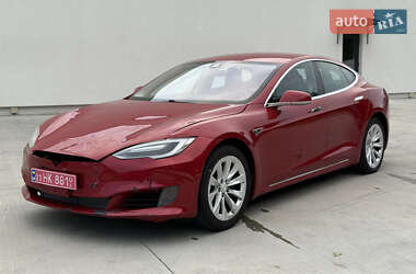 Лифтбек Tesla Model S 2016 в Луцке