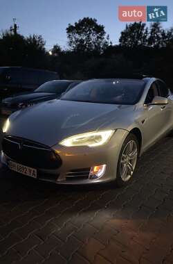 Лифтбек Tesla Model S 2014 в 