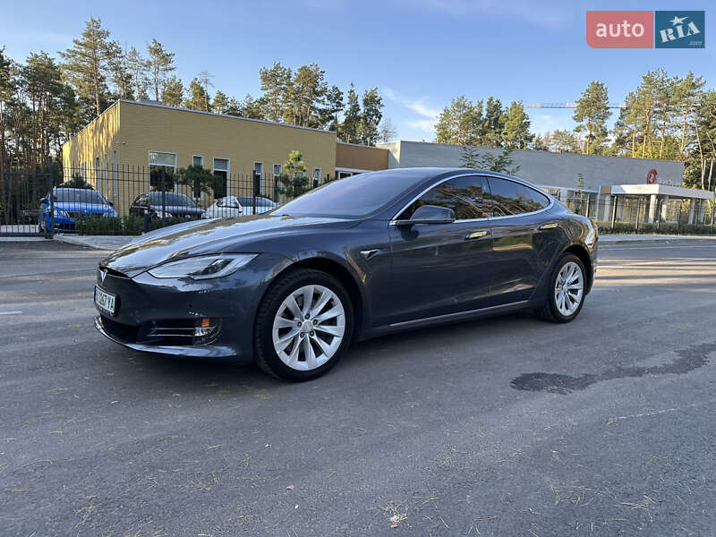 Лифтбек Tesla Model S 2018 в Житомире