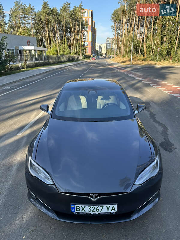 Лифтбек Tesla Model S 2018 в Житомире