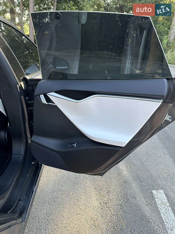 Лифтбек Tesla Model S 2018 в Житомире