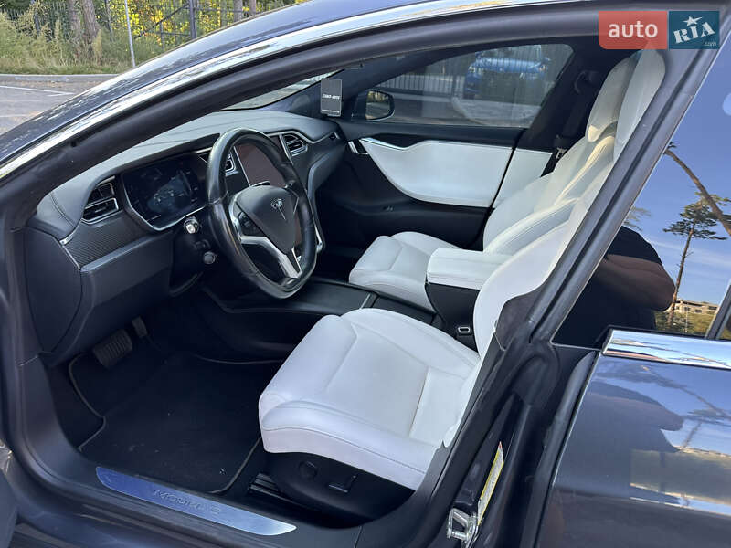 Лифтбек Tesla Model S 2018 в Житомире
