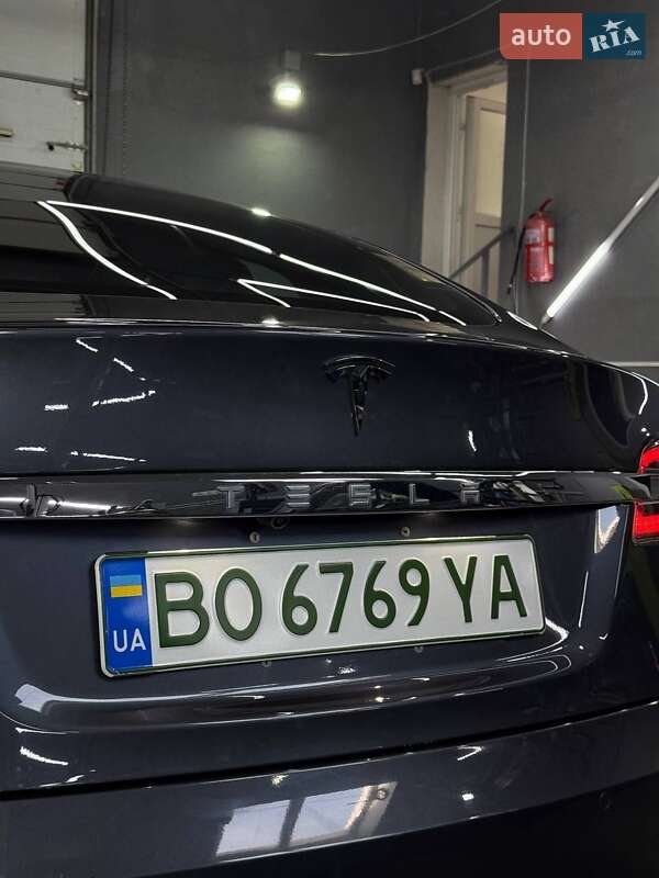 Ліфтбек Tesla Model S 2018 в Тернополі