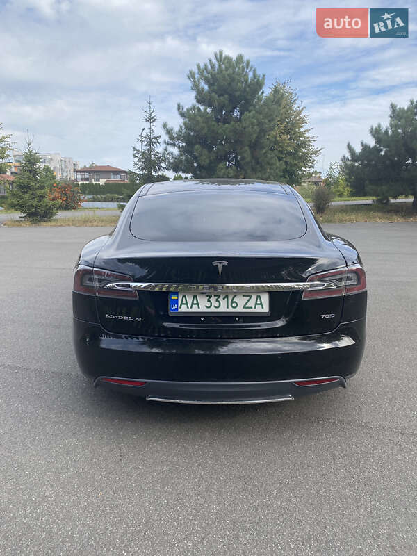 Лифтбек Tesla Model S 2015 в Киеве