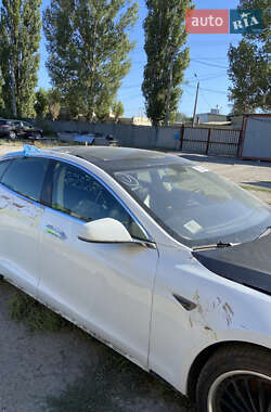 Лифтбек Tesla Model S 2014 в 