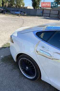 Лифтбек Tesla Model S 2014 в 