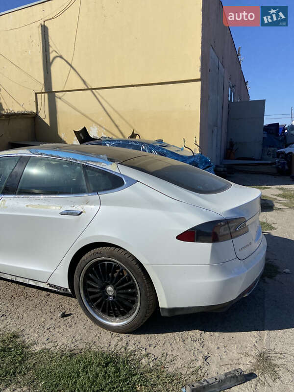Ліфтбек Tesla Model S 2014 в Великодолинському фото 16 Ліфтбек Tesla Model S 2014 в Великодолинському