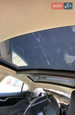 Лифтбек Tesla Model S 2014 в 
