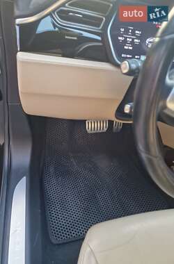 Ліфтбек Tesla Model S 2015 в 