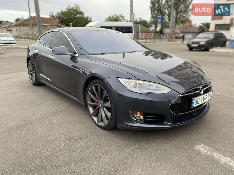Ліфтбек Tesla Model S 2015 в Миколаєві