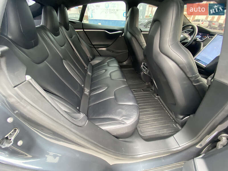 Ліфтбек Tesla Model S 2015 в Миколаєві