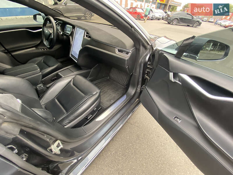 Ліфтбек Tesla Model S 2015 в Миколаєві