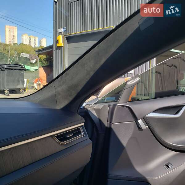 Ліфтбек Tesla Model S 2013 в Києві