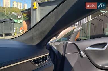 Ліфтбек Tesla Model S 2013 в 