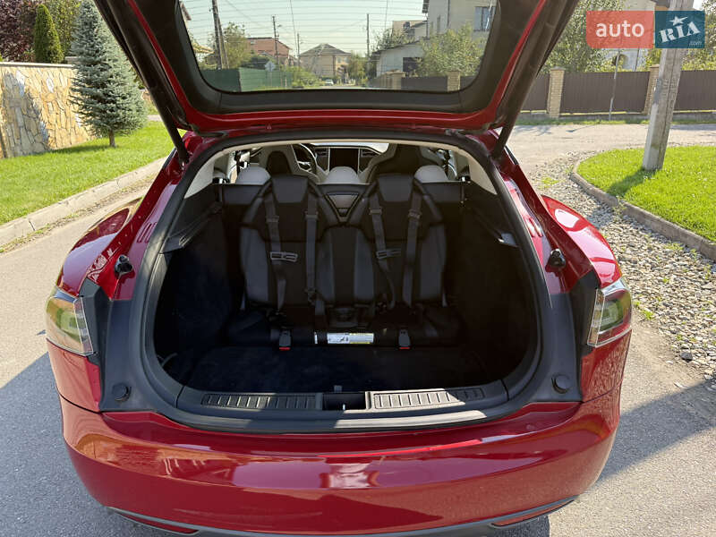 Ліфтбек Tesla Model S 2013 в Івано-Франківську