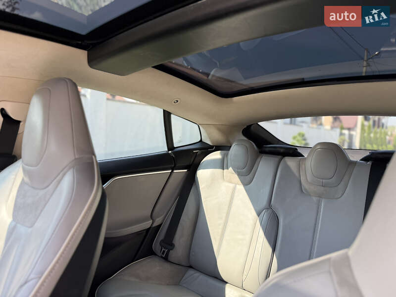 Ліфтбек Tesla Model S 2013 в Івано-Франківську