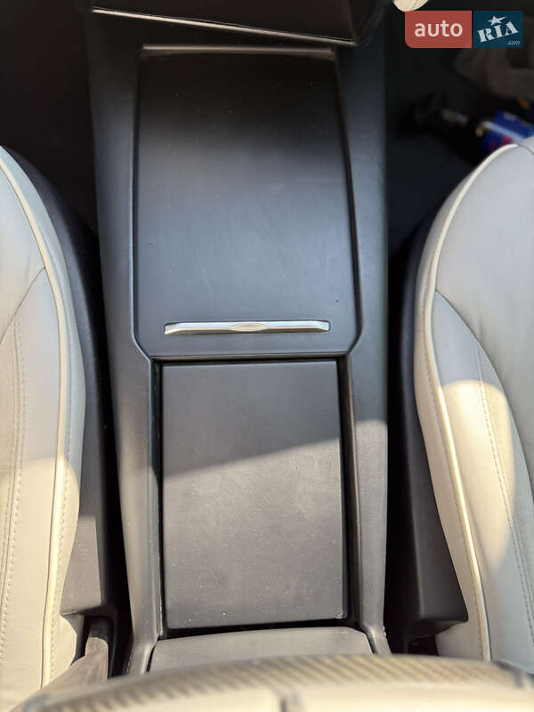 Ліфтбек Tesla Model S 2013 в Івано-Франківську
