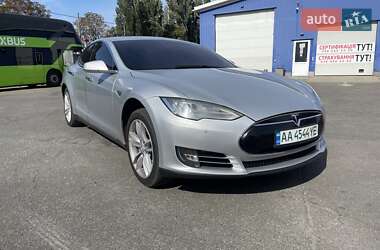Ліфтбек Tesla Model S 2013 в 