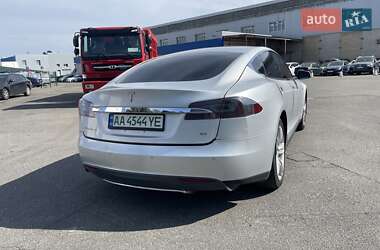 Ліфтбек Tesla Model S 2013 в 