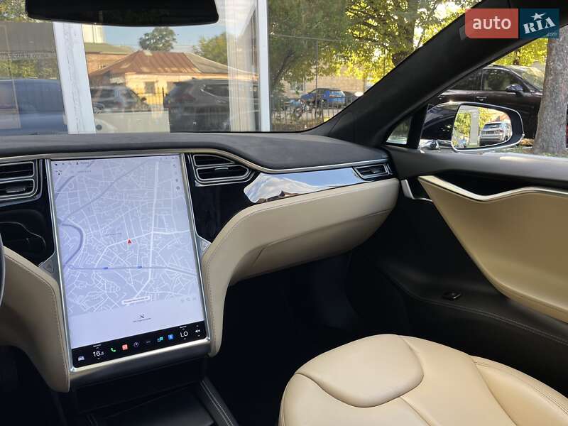 Ліфтбек Tesla Model S 2015 в Харкові