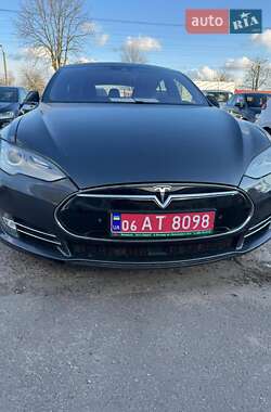 Лифтбек Tesla Model S 2015 в 