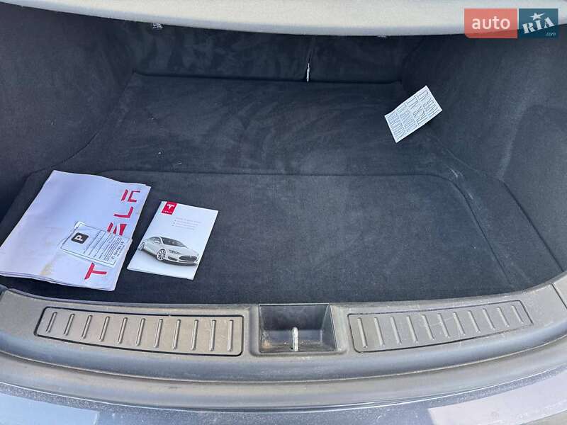 Лифтбек Tesla Model S 2015 в Житомире фото 14 Лифтбек Tesla Model S 2015 в Житомире