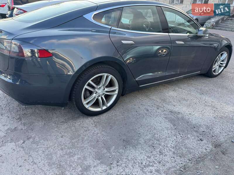 Лифтбек Tesla Model S 2015 в Житомире фото 3 Лифтбек Tesla Model S 2015 в Житомире