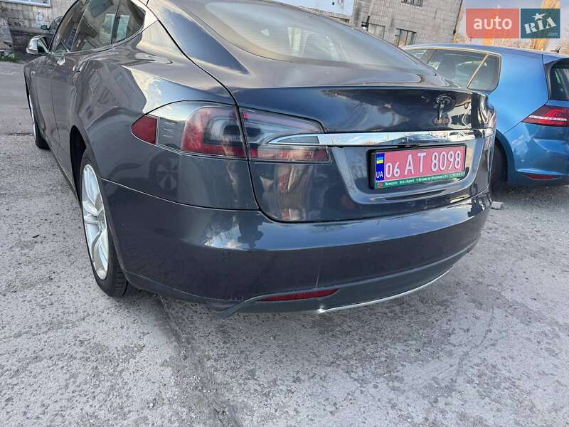 Лифтбек Tesla Model S 2015 в Житомире фото 15 Лифтбек Tesla Model S 2015 в Житомире