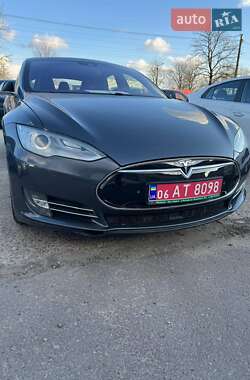 Лифтбек Tesla Model S 2015 в 