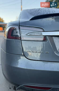Лифтбек Tesla Model S 2013 в 
