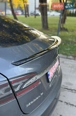 Лифтбек Tesla Model S 2013 в 