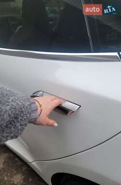 Лифтбек Tesla Model S 2015 в 