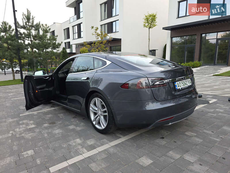 Ліфтбек Tesla Model S 2015 в Ужгороді