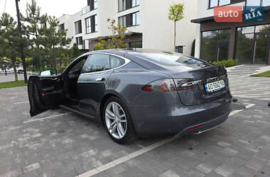 Лифтбек Tesla Model S 2015 в 