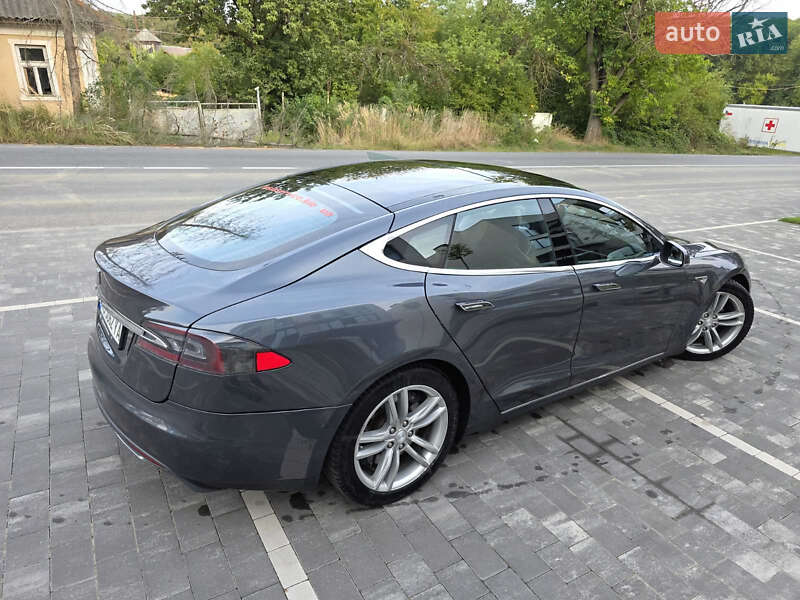 Ліфтбек Tesla Model S 2015 в Ужгороді