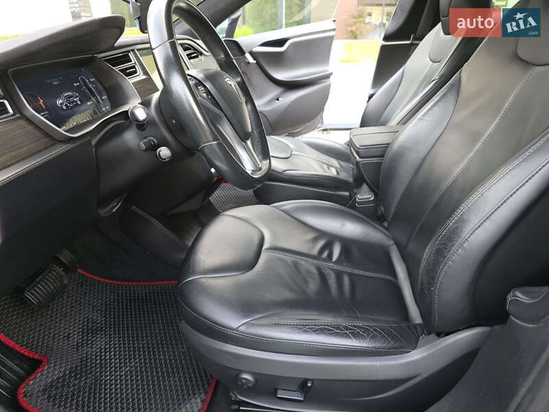 Ліфтбек Tesla Model S 2015 в Ужгороді