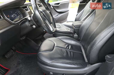 Лифтбек Tesla Model S 2015 в 