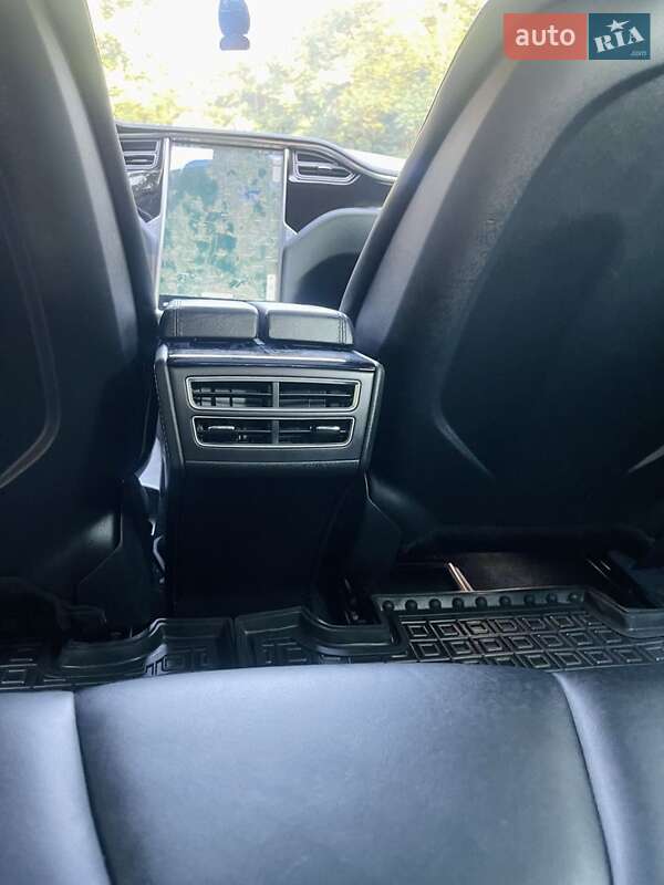 Лифтбек Tesla Model S 2013 в Киверцах