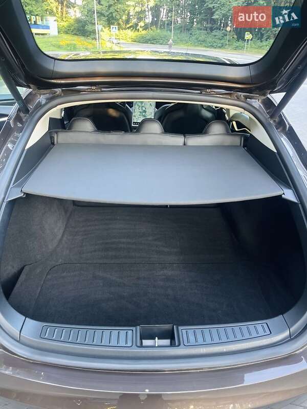 Лифтбек Tesla Model S 2013 в Киверцах