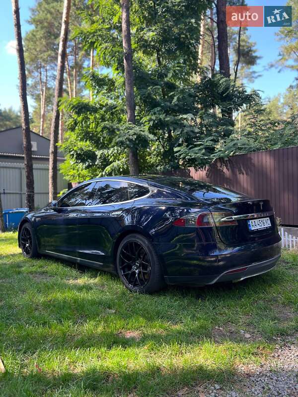 Лифтбек Tesla Model S 2014 в Киеве