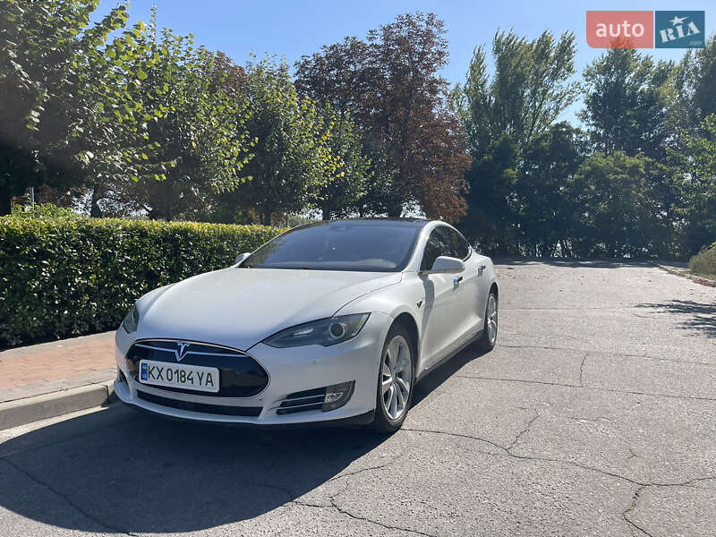 Tesla Model S 2016