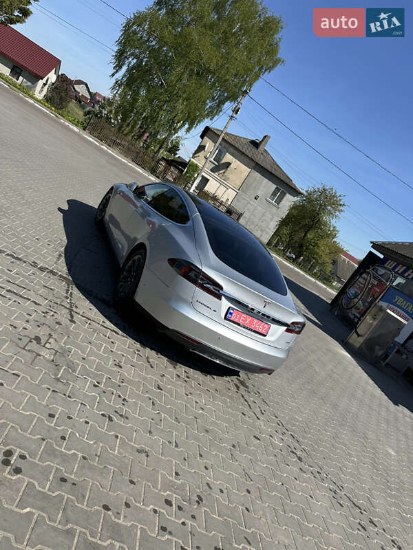 Ліфтбек Tesla Model S 2016 в Володимирі