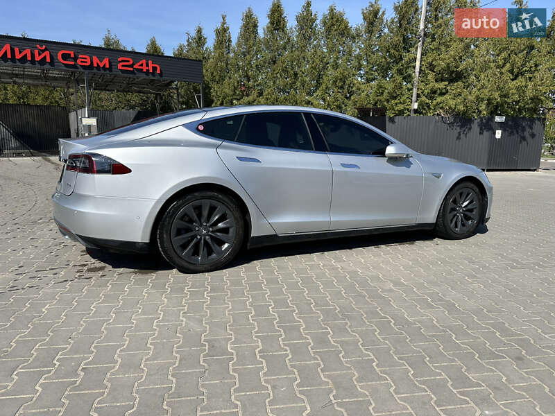 Ліфтбек Tesla Model S 2016 в Володимирі