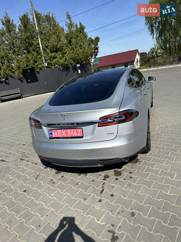 Ліфтбек Tesla Model S 2016 в Володимирі