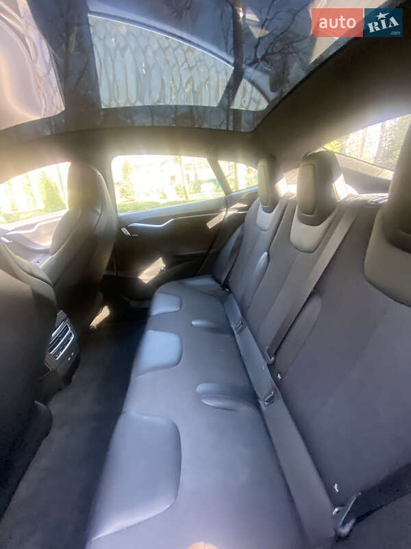 Лифтбек Tesla Model S 2017 в Ирпене