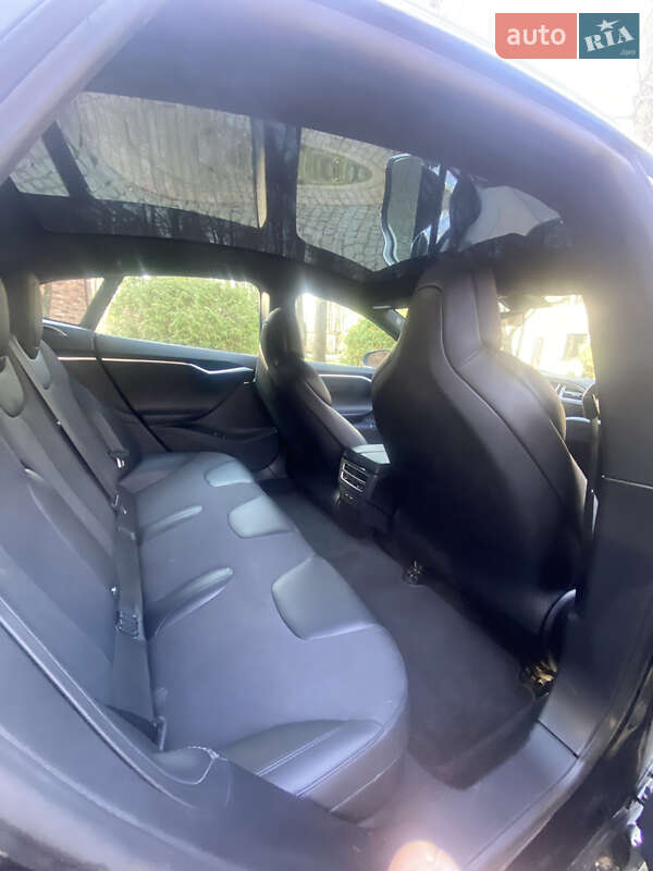 Лифтбек Tesla Model S 2017 в Ирпене