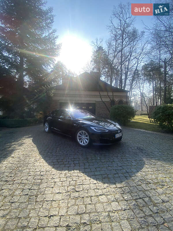 Лифтбек Tesla Model S 2017 в Ирпене