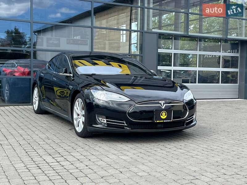 Лифтбек Tesla Model S 2015 в 