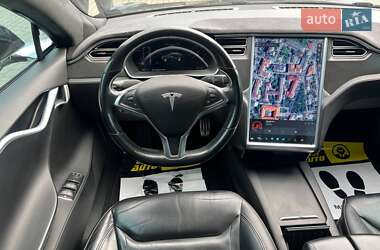 Лифтбек Tesla Model S 2015 в 